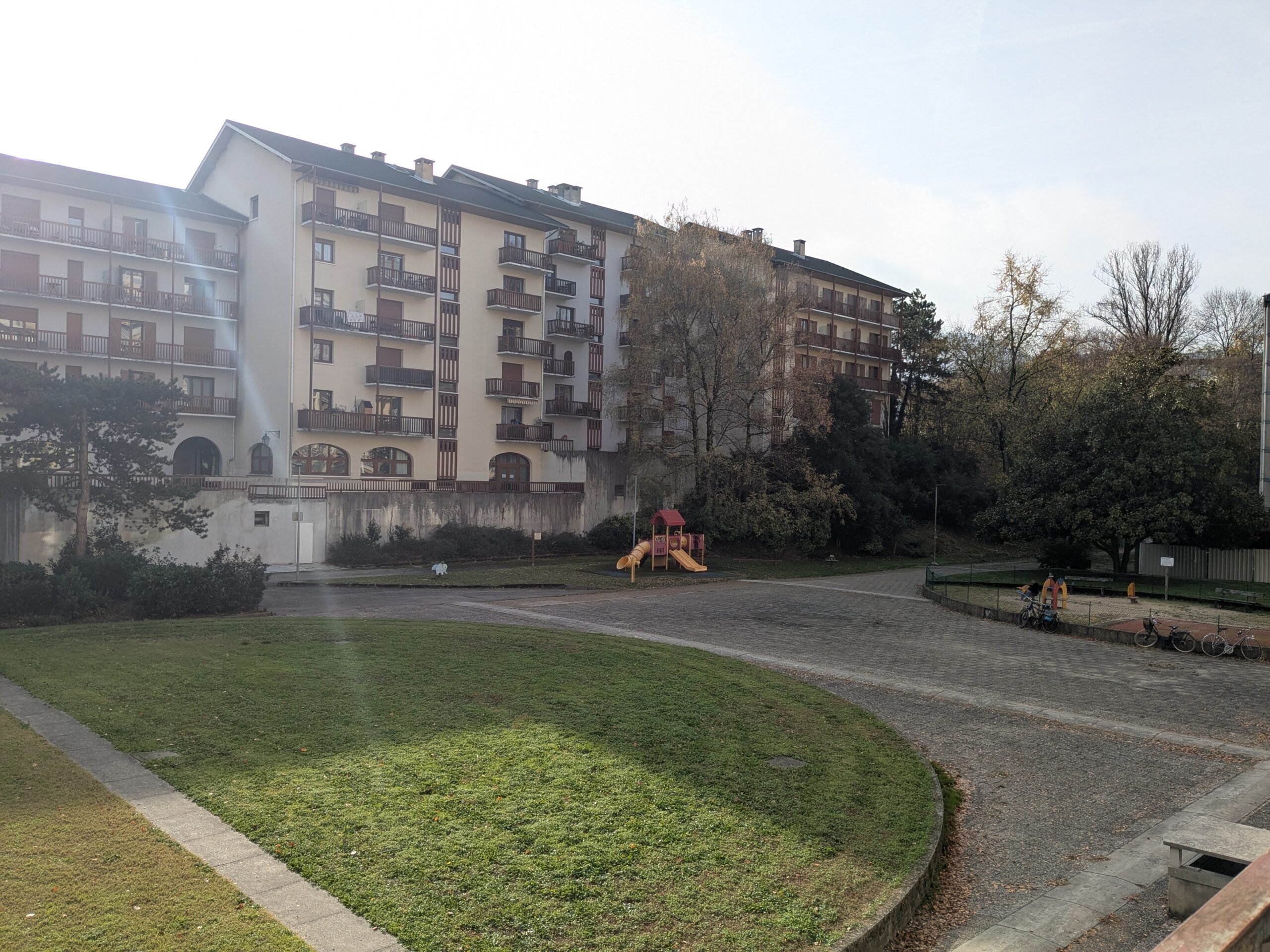 Vue sur le parc jeux enfants