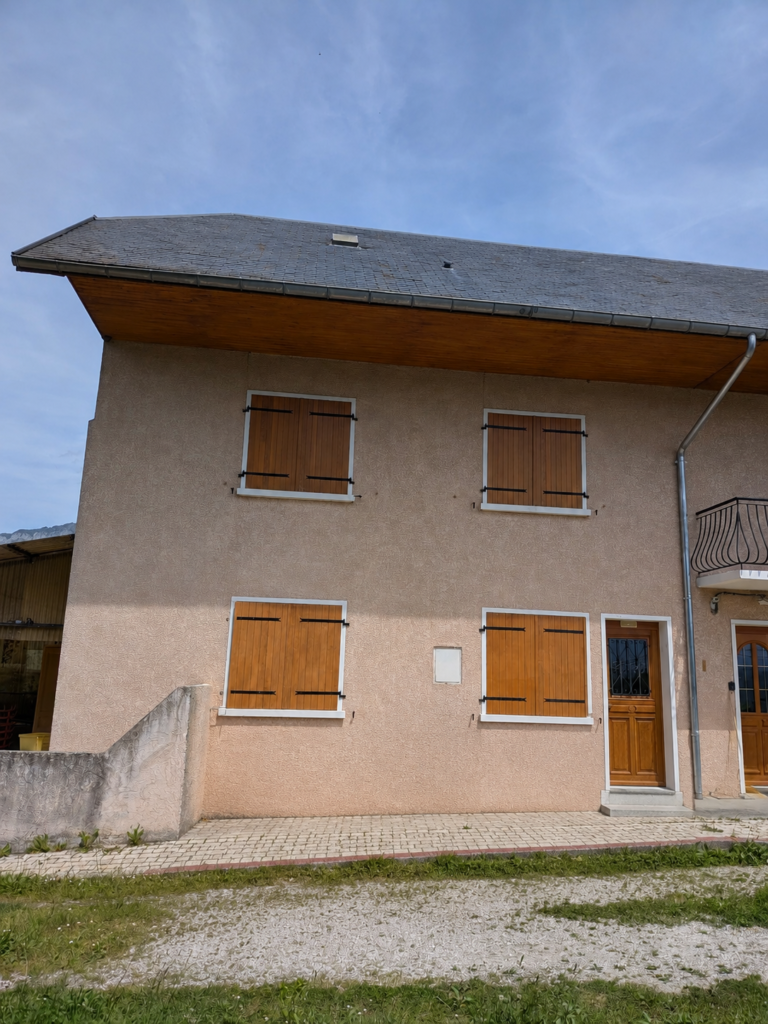 CHAMBERY - MAISON JUMELEE T4 78m² - 35m² COMBLES AMENAGEABLES facade nord